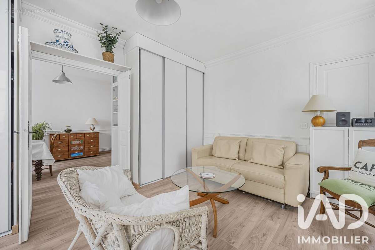 Appartement 71 m² à Paris-10e  - photo 2