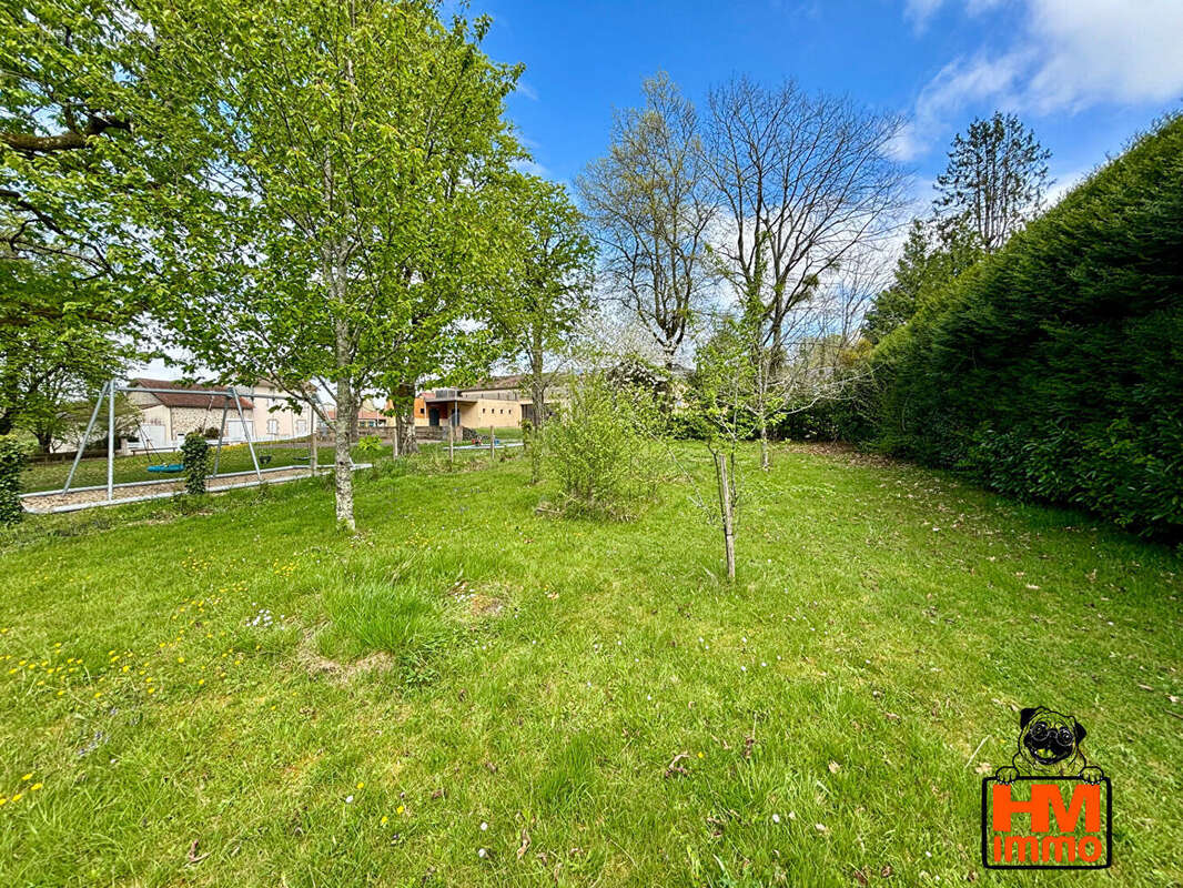 Maison 152 m² à Saint-Mathieu  - photo 4