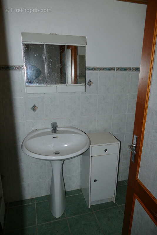 Maison en pierre avec petit jardin proche commerces et services (Puycapel-Calvinet, 15) - photo 11