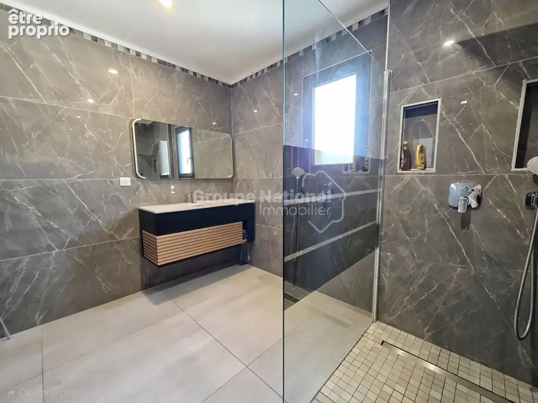 Maison 5 pièces de 142 m² avec piscine, garage et accès au canal ? Saint-Chamas (13250) - photo 13