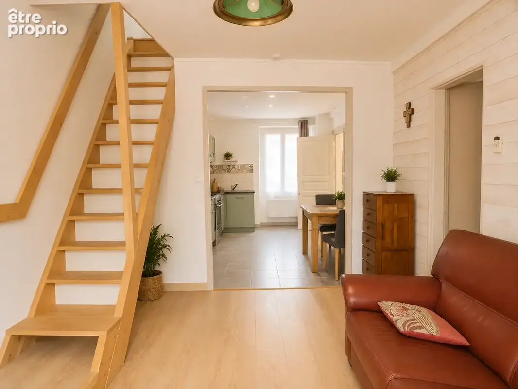 Duplex bon état , avec cave et balcon bon état , environ 62 m2 habitable , proche centre ville et commerces - photo 3