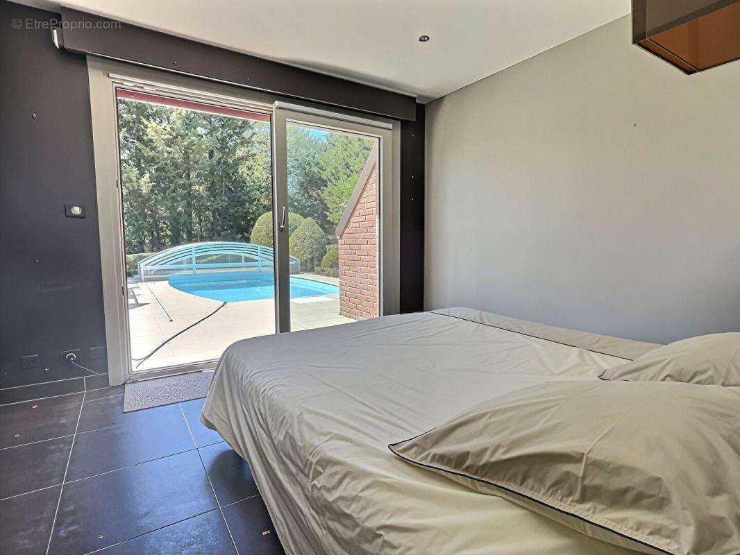 Villa 5 chambres, piscine et sauna, garage 2 voitures - photo 8
