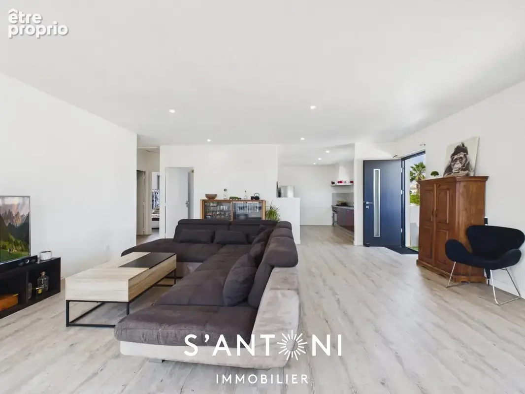 EXCLUSIVITE à CERS  Appartement sans charge de co-propriété DE 100m² entièrement rénové en 2024, 3 chambres, garage, parking pr - photo 2