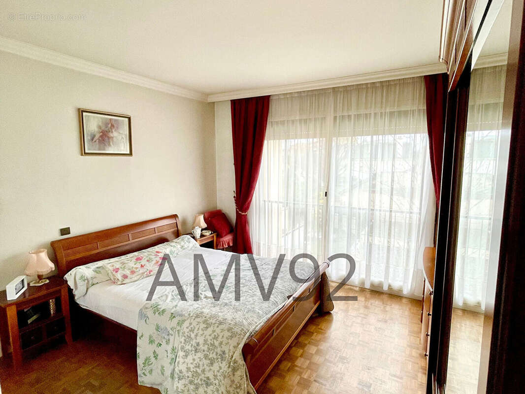 Appartement à LA GARENNE-COLOMBES