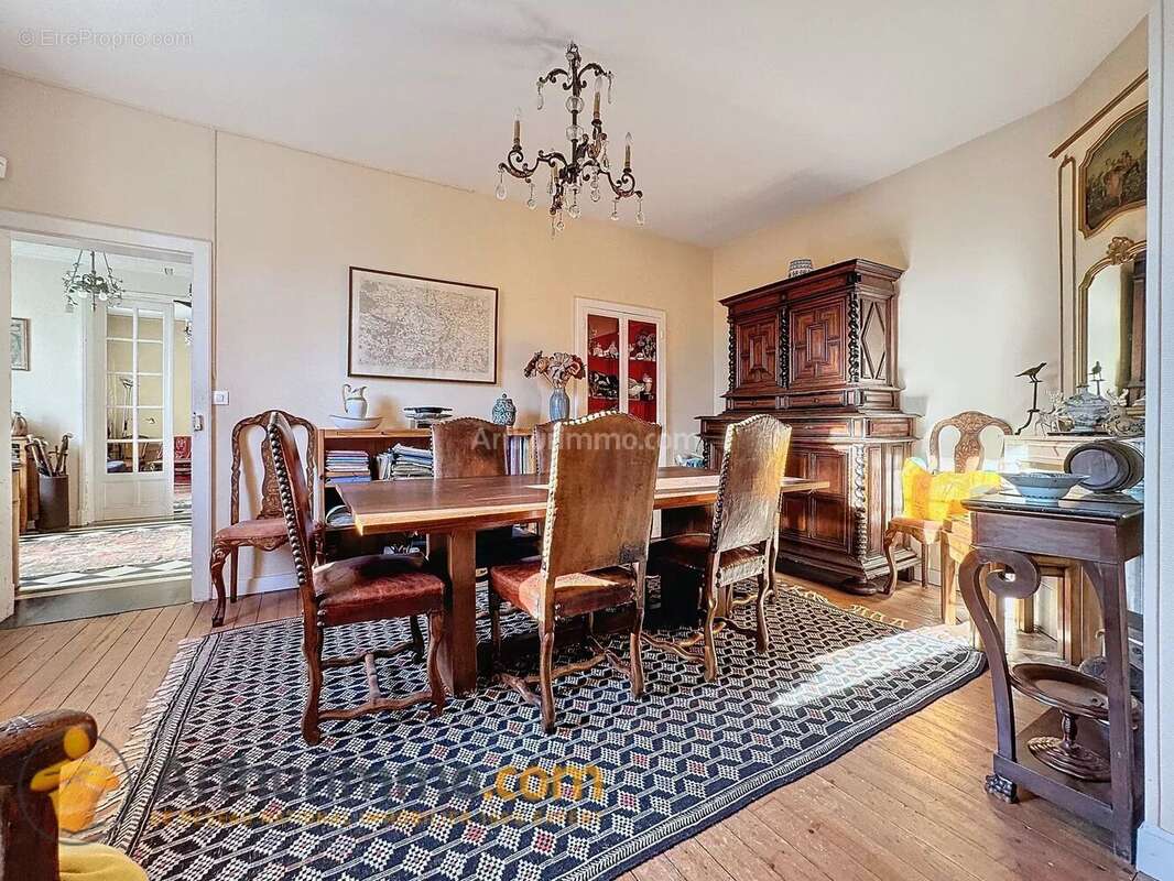 Maison à BOURG-ET-COMIN