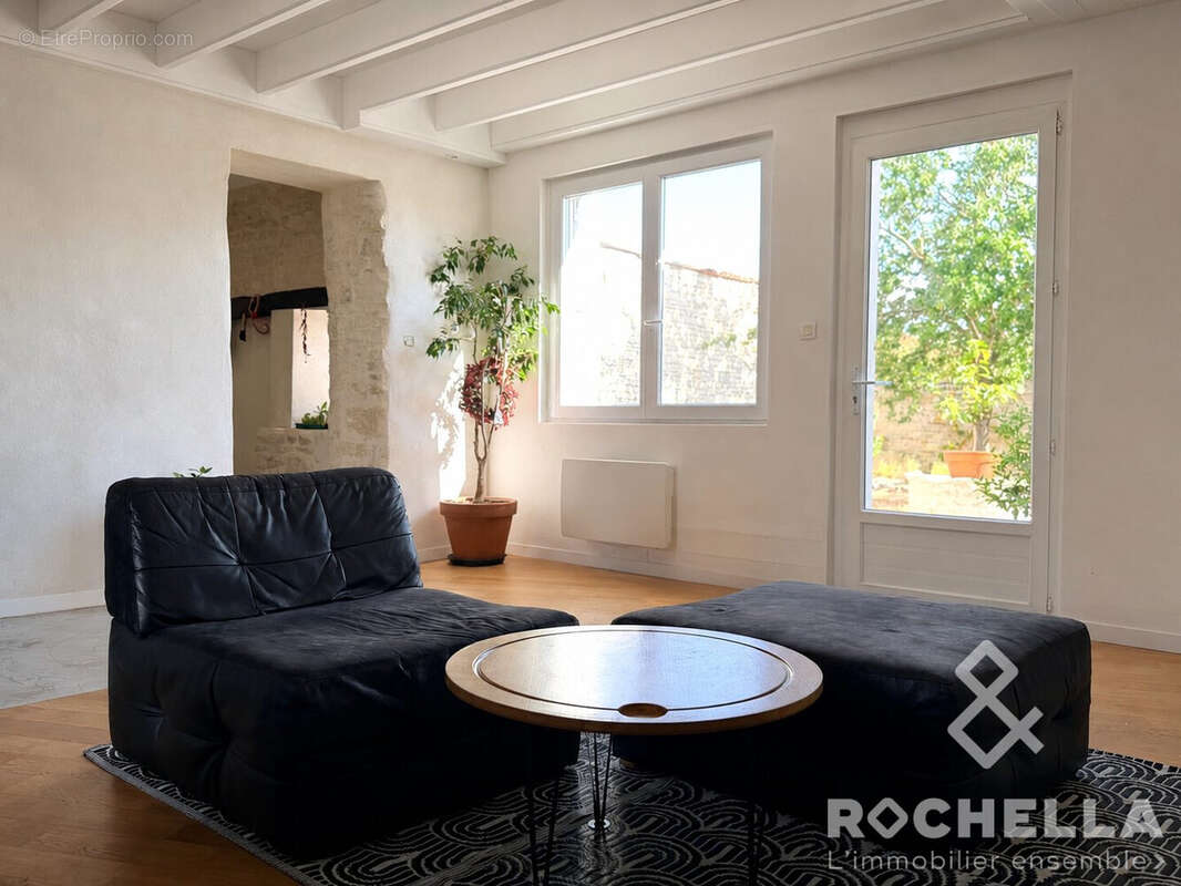 Maison 142 m² à Angliers  - photo 6