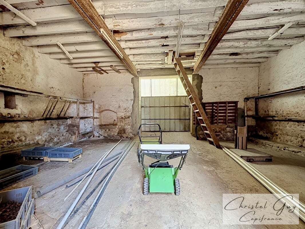Sarthe (72), Propriété à vendre sur plus de 4 hectares, habitation et nombreuses dépendances et espaces de stockage, fort potent - photo 20