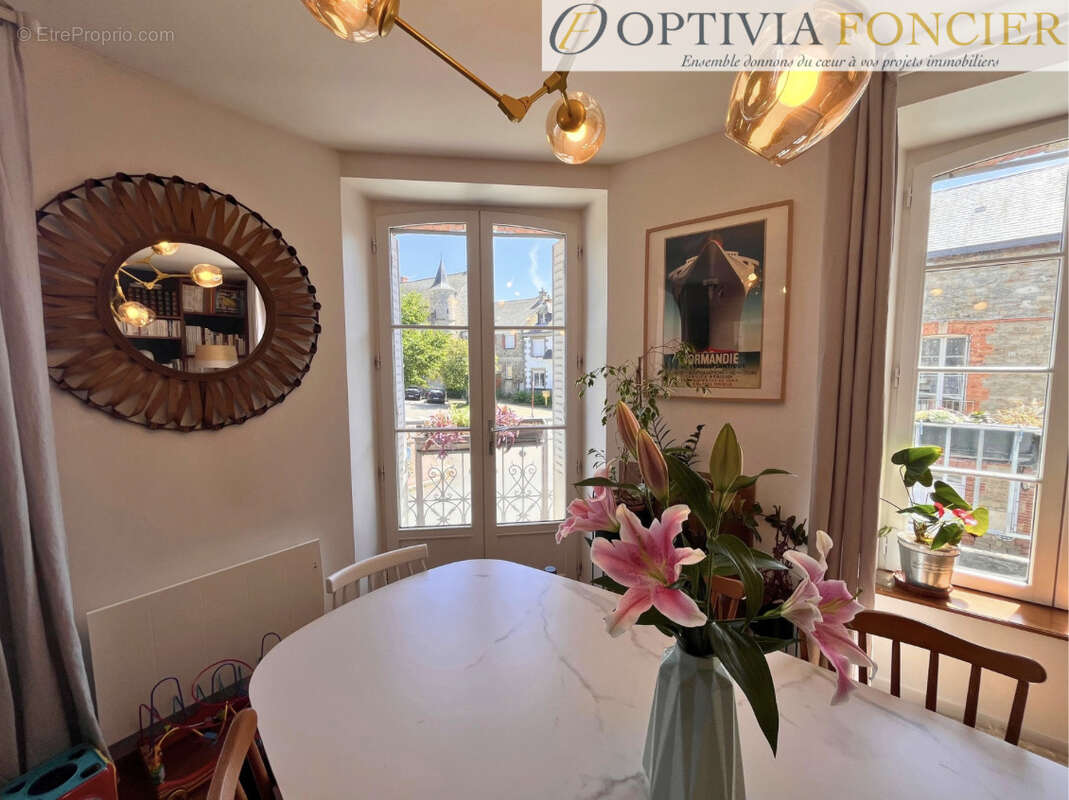 Exclusivité Superbe Maison en pierre de bourg T5 123 m2 - Petit jardin + Annexe - photo 6
