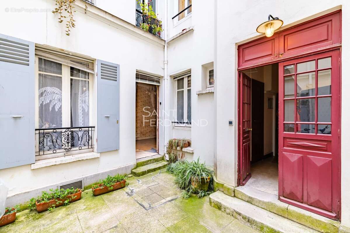 Appartement à PARIS-17E