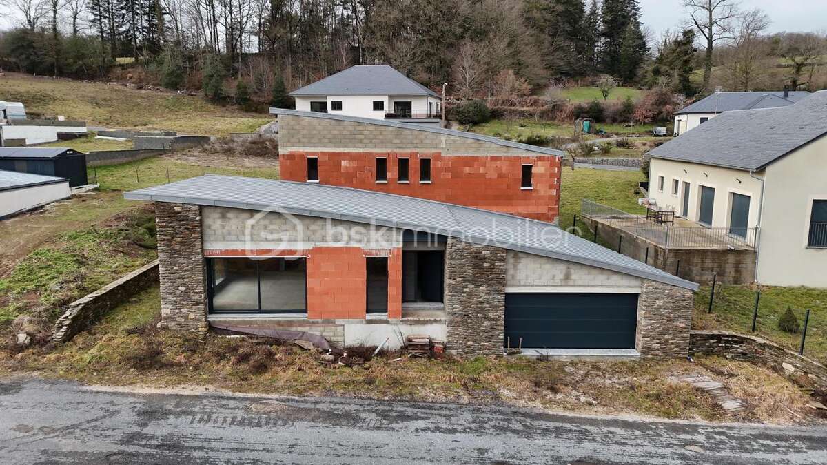 Maison à SALLES-CURAN