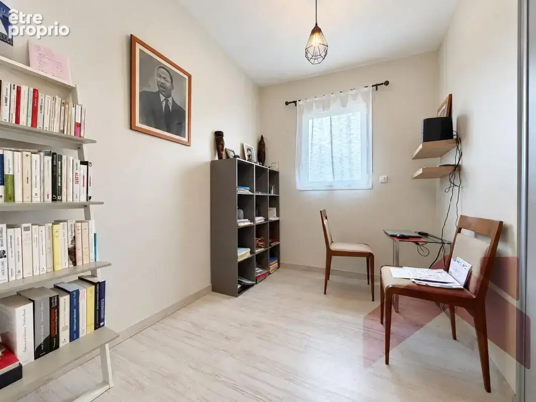 RIBÉRAC – Plain-pied lumineux, terrain clos et deux garages - photo 17