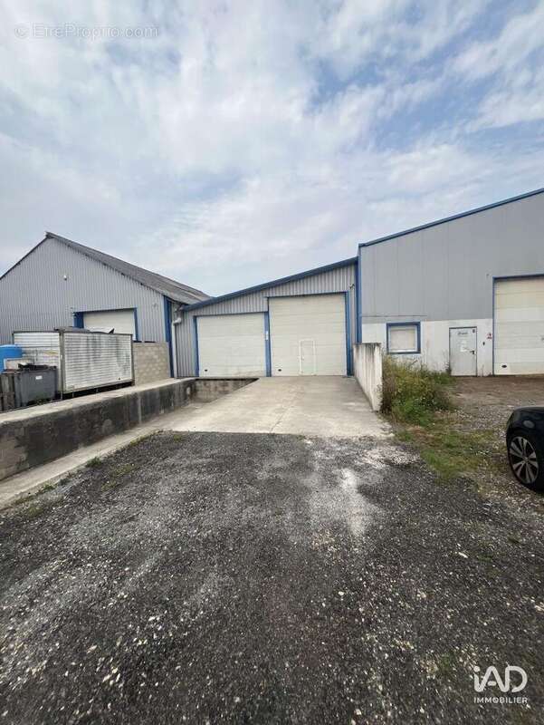 Photo 3 - Commerce à SAINT-GERMAIN-LAVAL