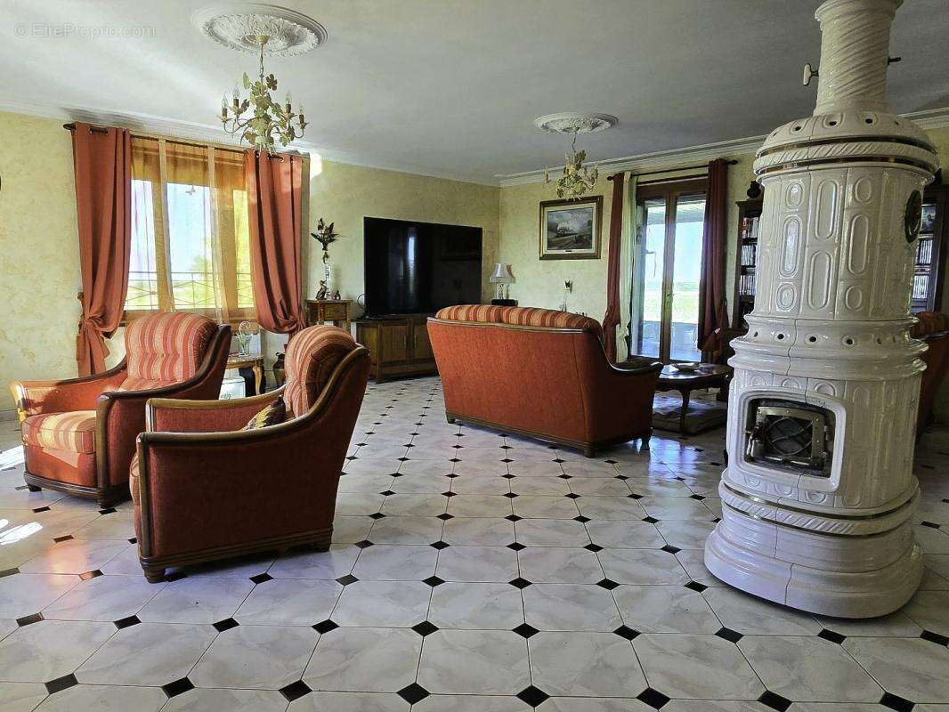 Maison à FONTAINE-CHALENDRAY