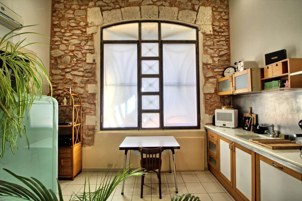 Appartement à MARSEILLE-5E