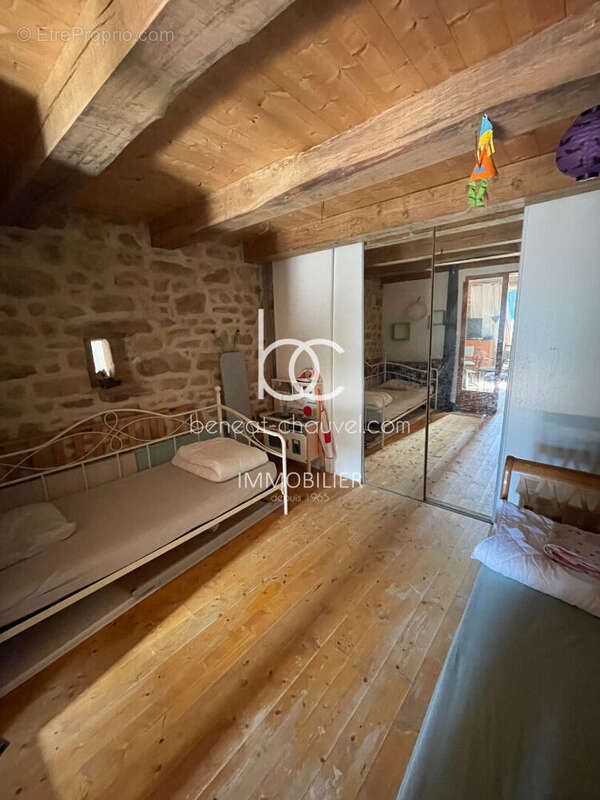 RARE Carnac : Maison de Charme en Pierres (94 m²) avec 3 Chambres et Salon Cathédrale - photo 4