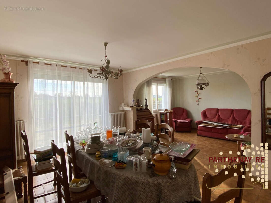 Maison à PARTHENAY