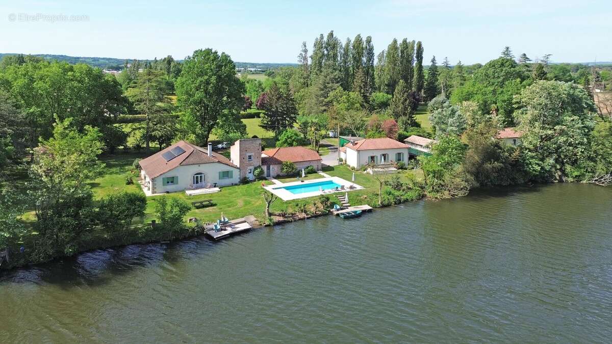 Propriété avec Gîtes au Bord de la Rivière Lot - photo 26