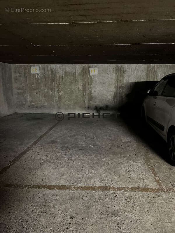 Parking à PARIS-15E