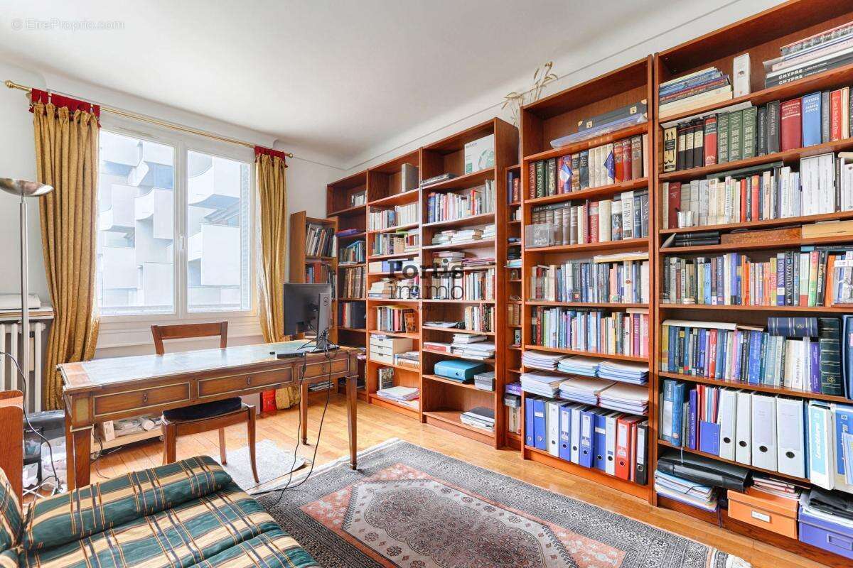 Paris 15 - rue vaugirard - f7 / 4 chambres  2 balcons - photo 7