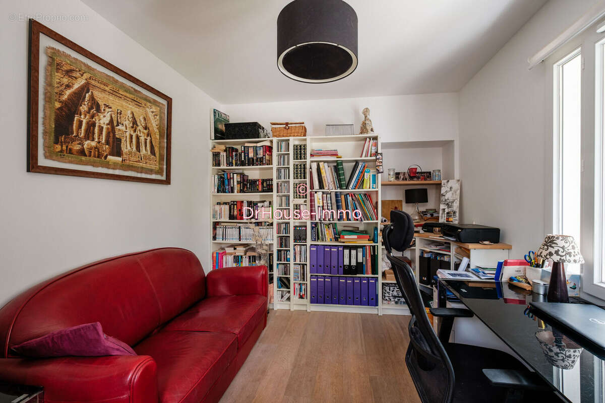 Maison 247 m² à La Celle-Saint-Cloud  - photo 24
