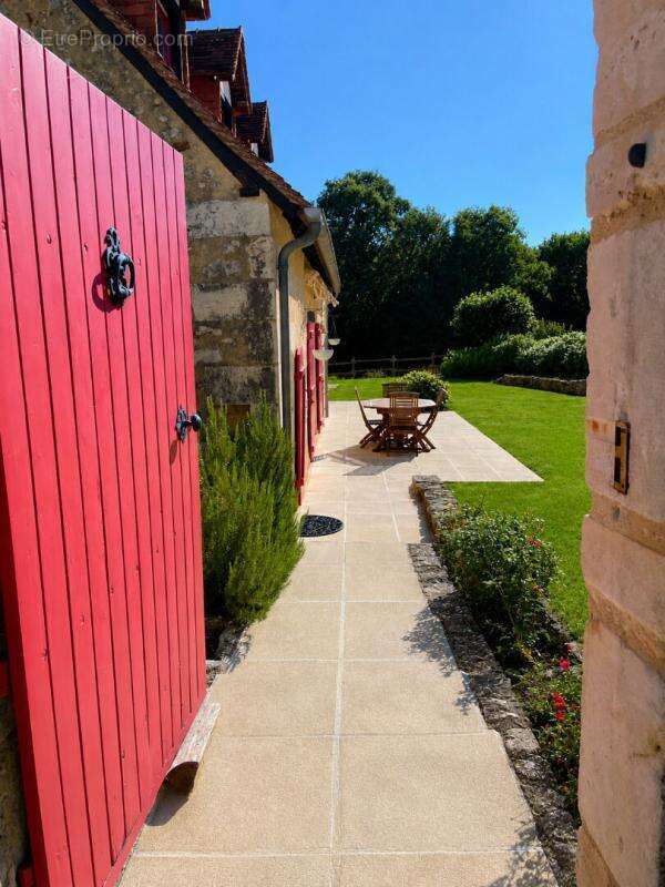 Longère de charme ? Un véritable havre de paix à Saint-Hilaire-sur-Benaize ! 4 pièce(s) 90 m2 - photo 6