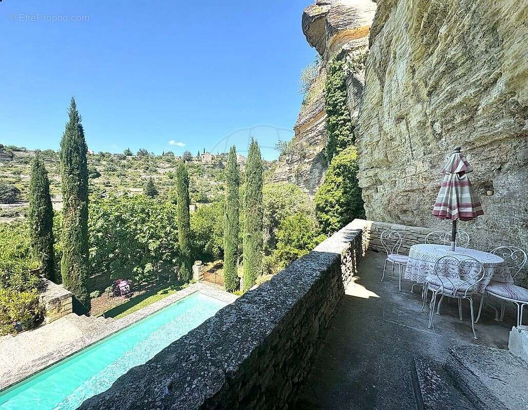Maison à GORDES