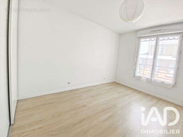 Appartement 45 m² à Combs-La-Ville  - photo 4