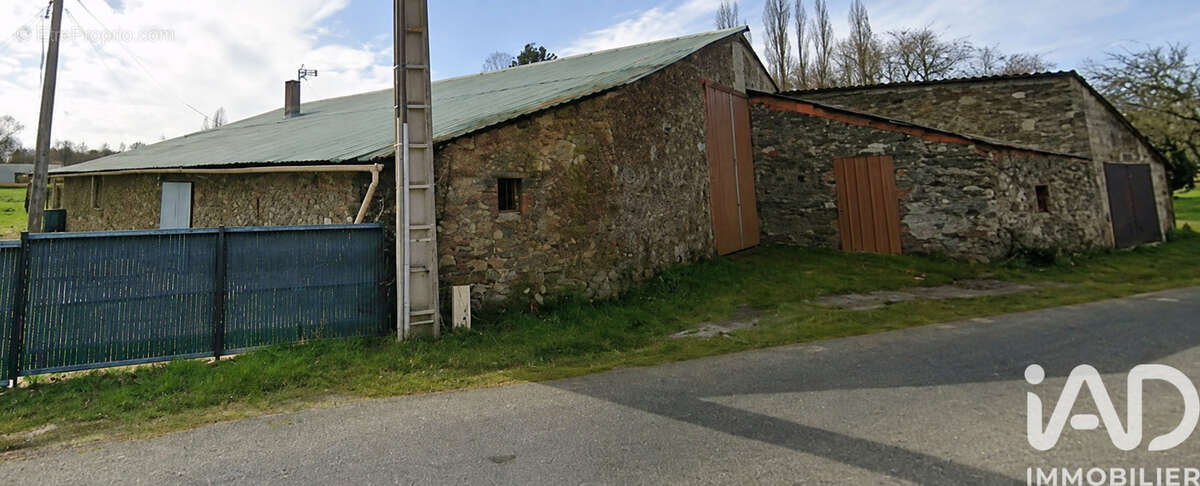 Maison 275 m² à Les Brouzils  - photo 2