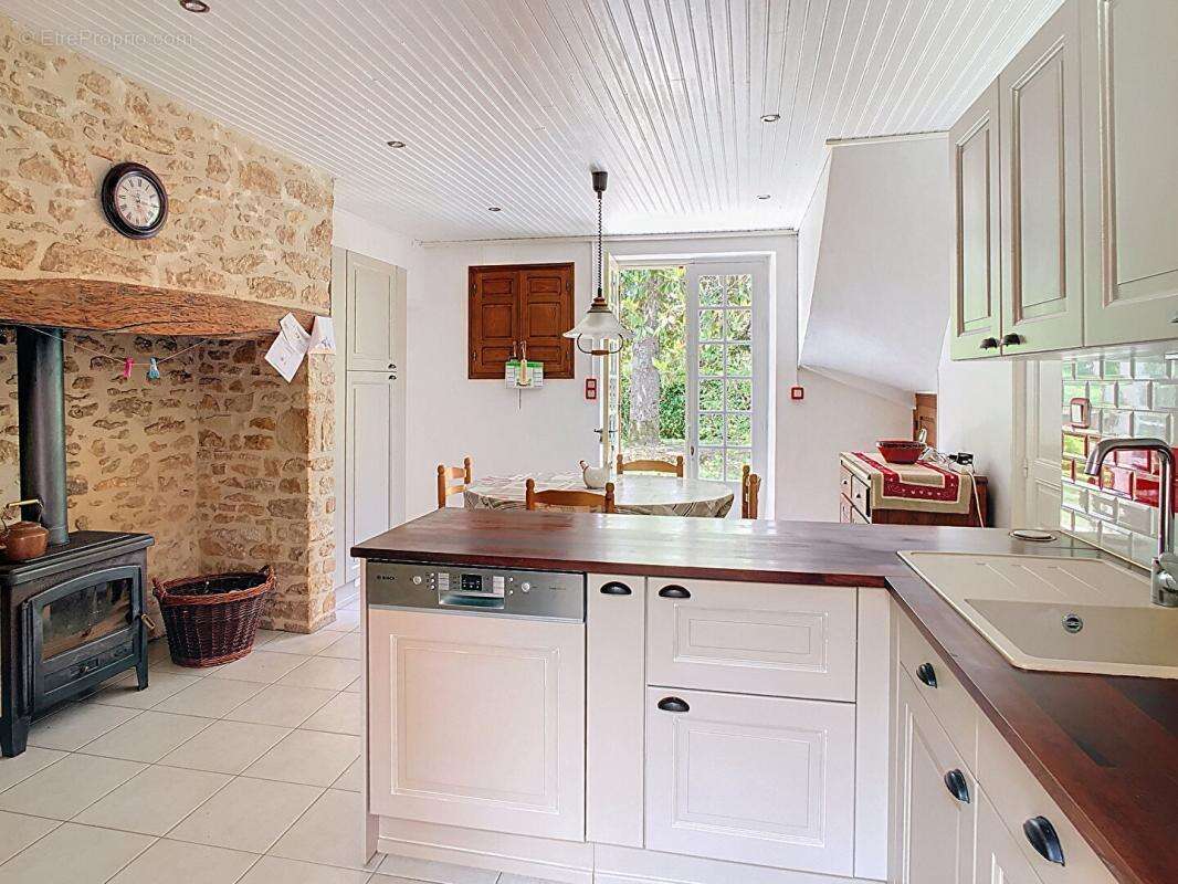 Maison lumineuse avec 4 chambres et piscine - photo 7