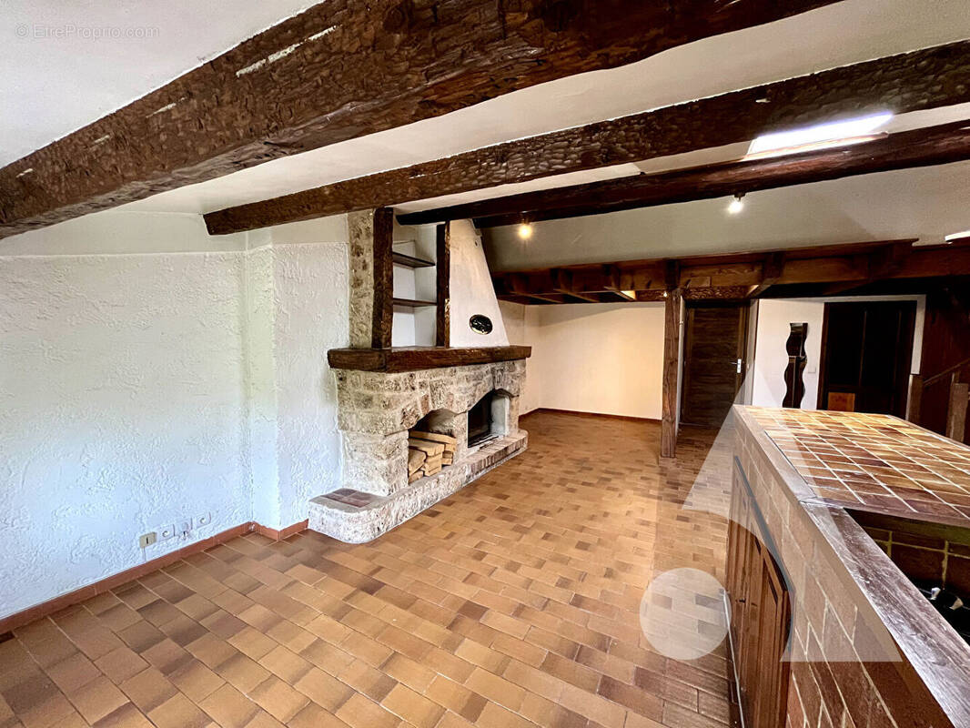 Appartement à COTIGNAC