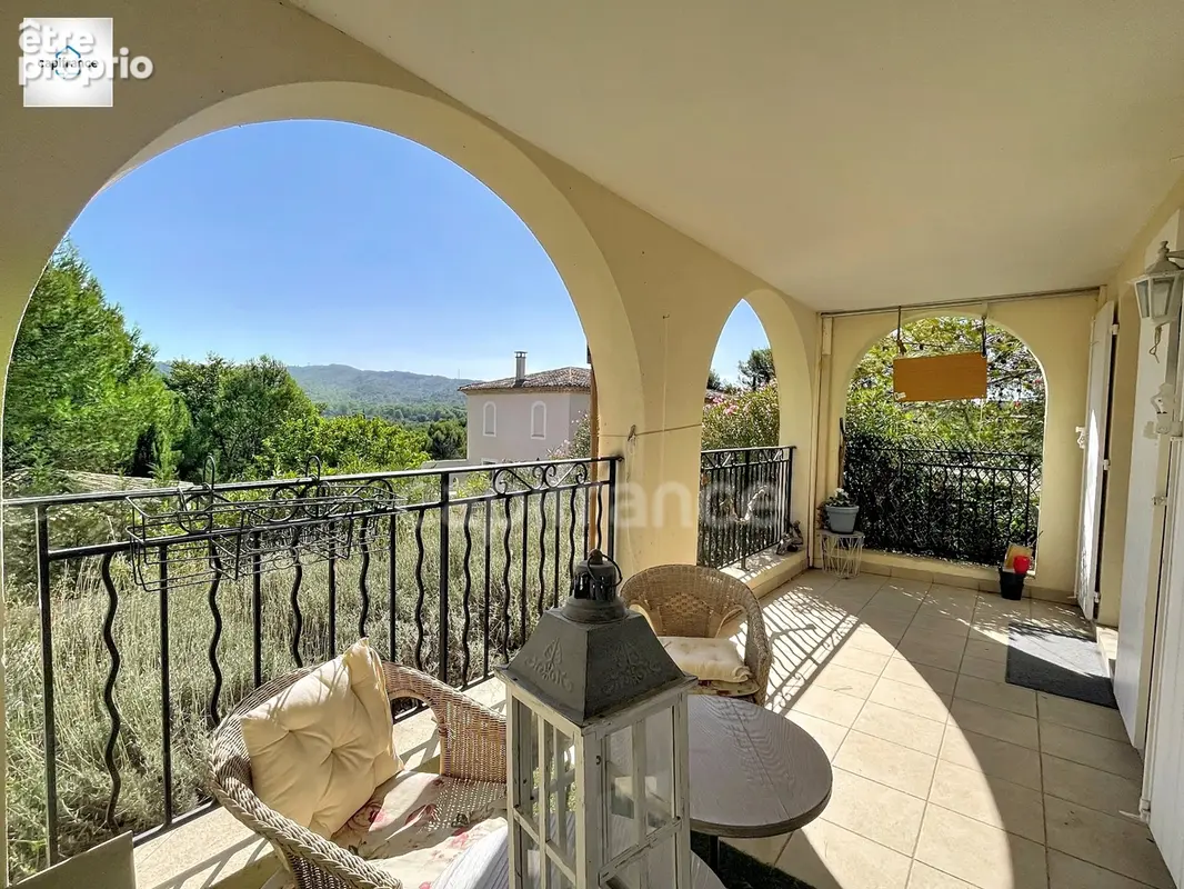 Domaine et golf de Pont royal appartement de 64 m² .  Terrasse avec vue dégagée,  Piscine résidentielle, Garage box fermé, cave - photo 2