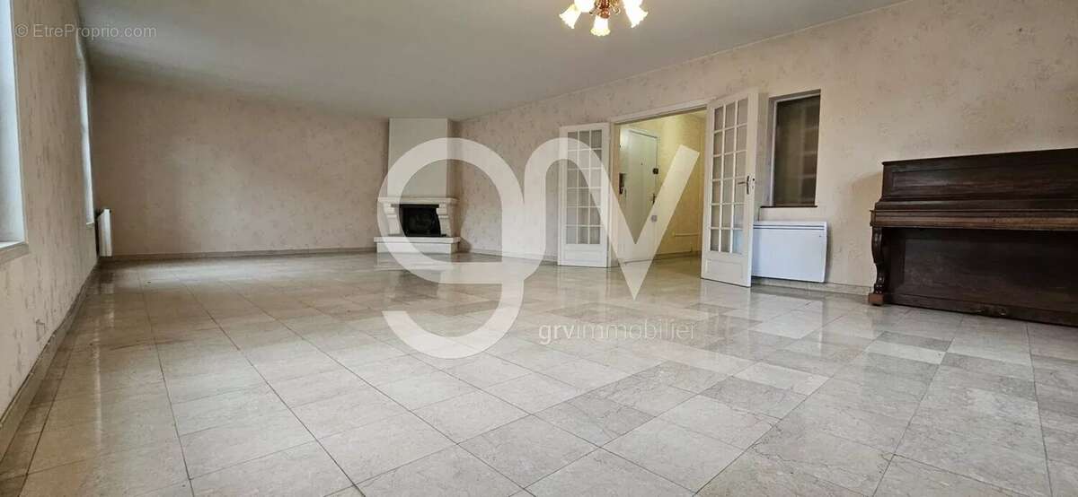 Appartement T4  117 m2 avec ascenseur _ à AURILLAC - photo 13