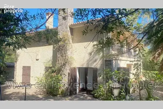Photo Commerce à Cavalaire-Sur-Mer au prix de 1 900 000€