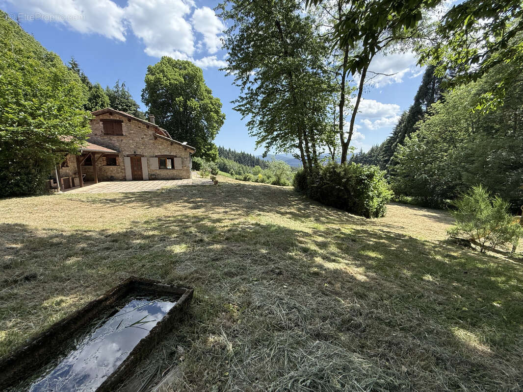 Maison à CELLES-SUR-DUROLLE