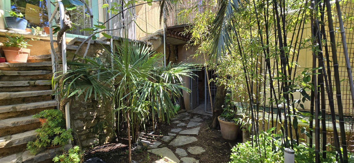 Maison à MONTPEYROUX