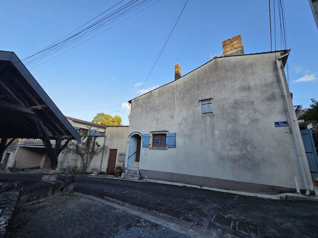 Maison à SAINT-MEME-LES-CARRIERES