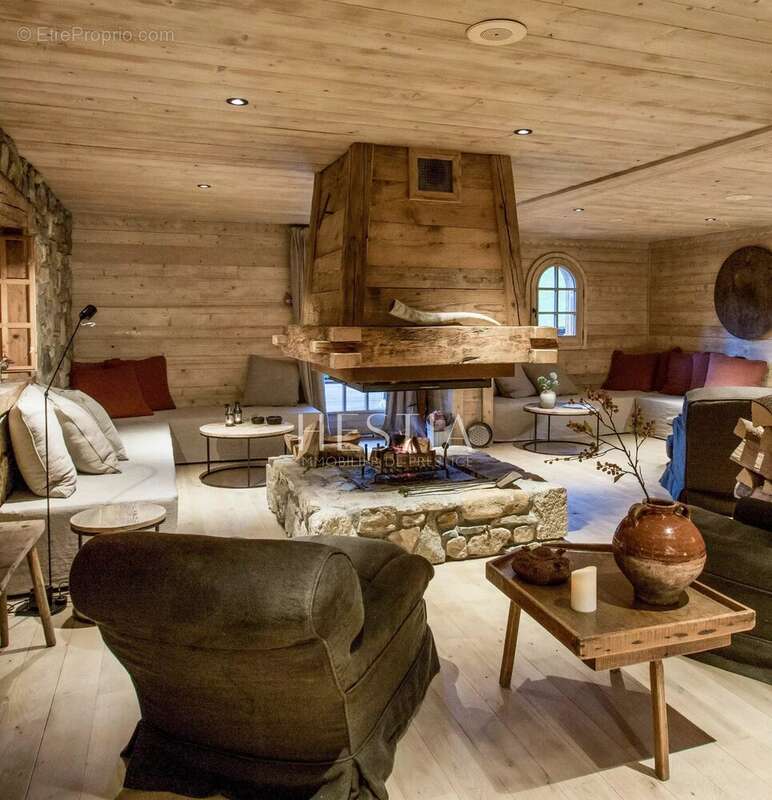 Commerce à COMBLOUX