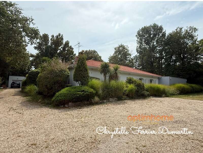 Maison de 206 m2 - 4 chambres - 1 studio indépendant - Piscine - CARBON BLANC - photo 17