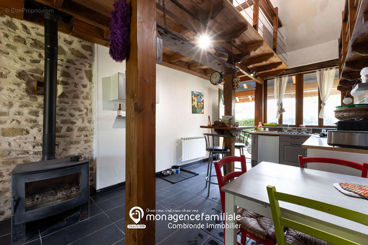 Maison à SAINT-PRIEST-DES-CHAMPS