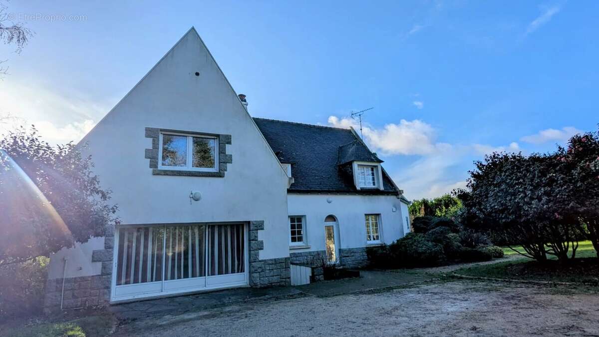 Maison à PLONEVEZ-PORZAY