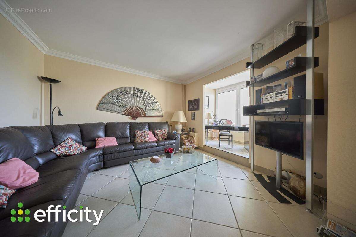 Appartement à LES PONTS-DE-CE