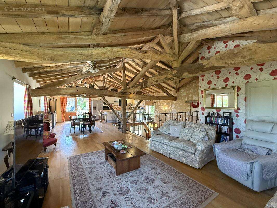 Maison à NANTEUIL-AURIAC-DE-BOURZAC