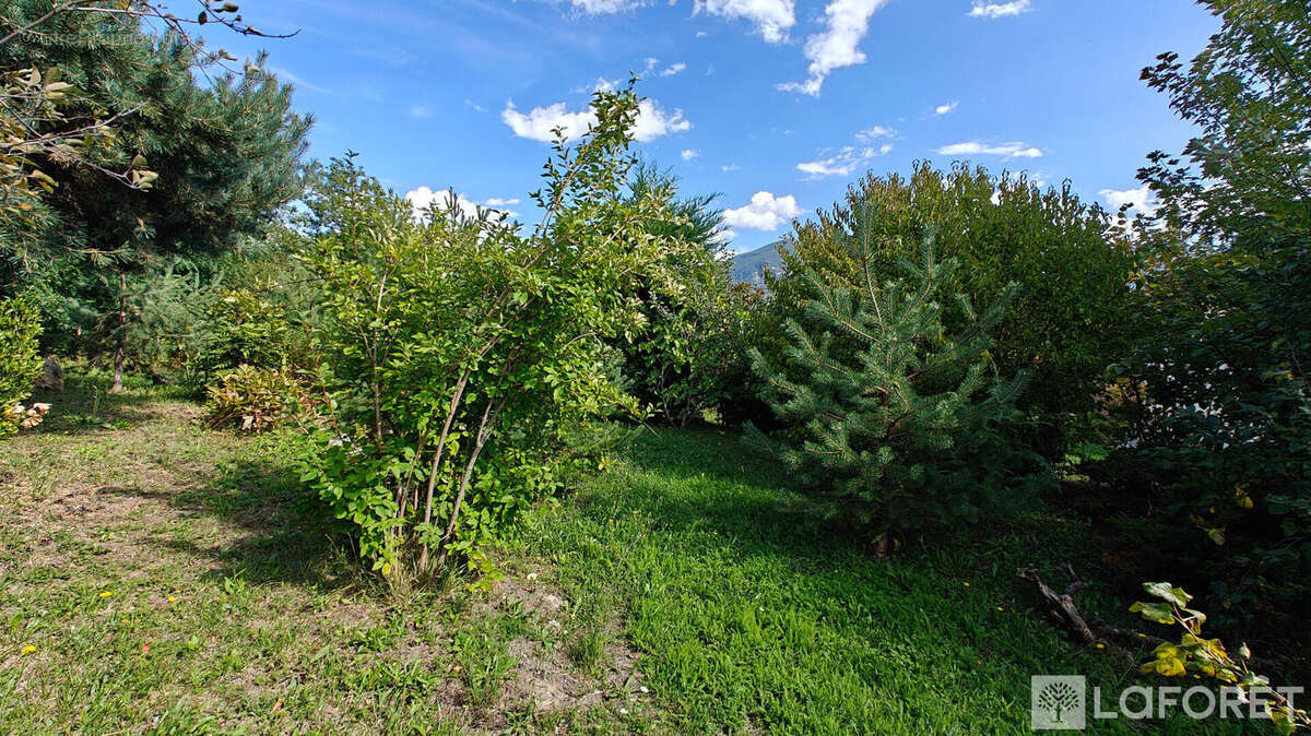 **MAISON TYPE 9 sur TERRAIN de 2600m² - EMBRUN - 9 pièces - photo 2