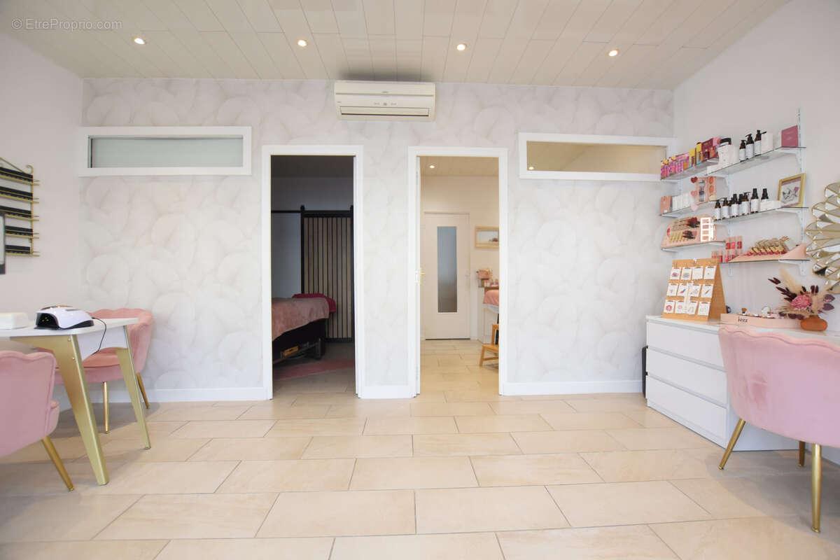 Commerce à LE PERRAY-EN-YVELINES