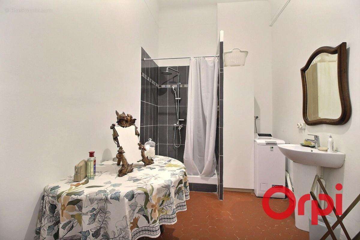 Appartement à MARSEILLE-2E