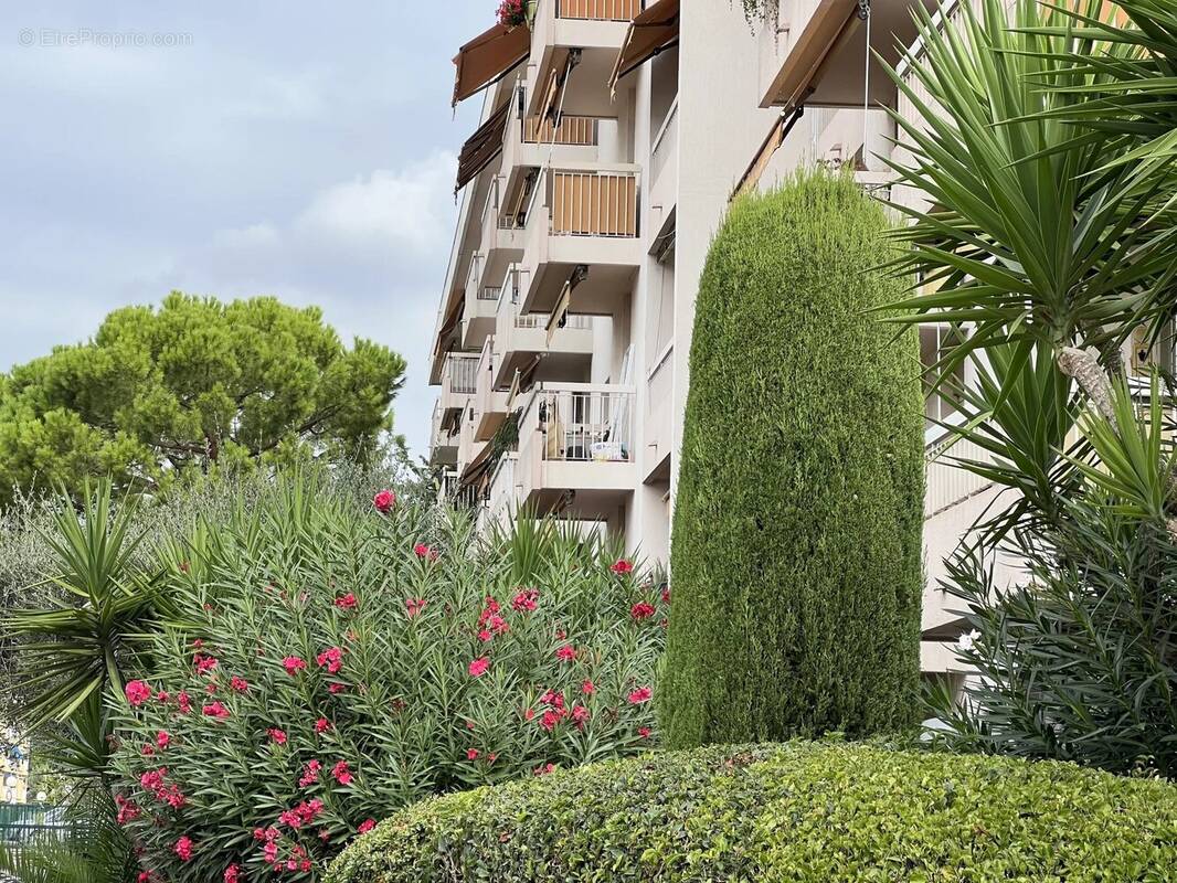 Appartement à SAINT-LAURENT-DU-VAR