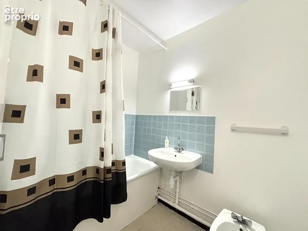 M° Belleville / Rue Rebeval. Appartement type 3 pièces de 65.9 m2 - photo 10