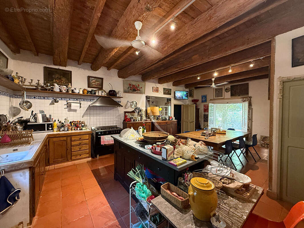 Une propriété d'exception 282m² - 7500m² de terrain - photo 3