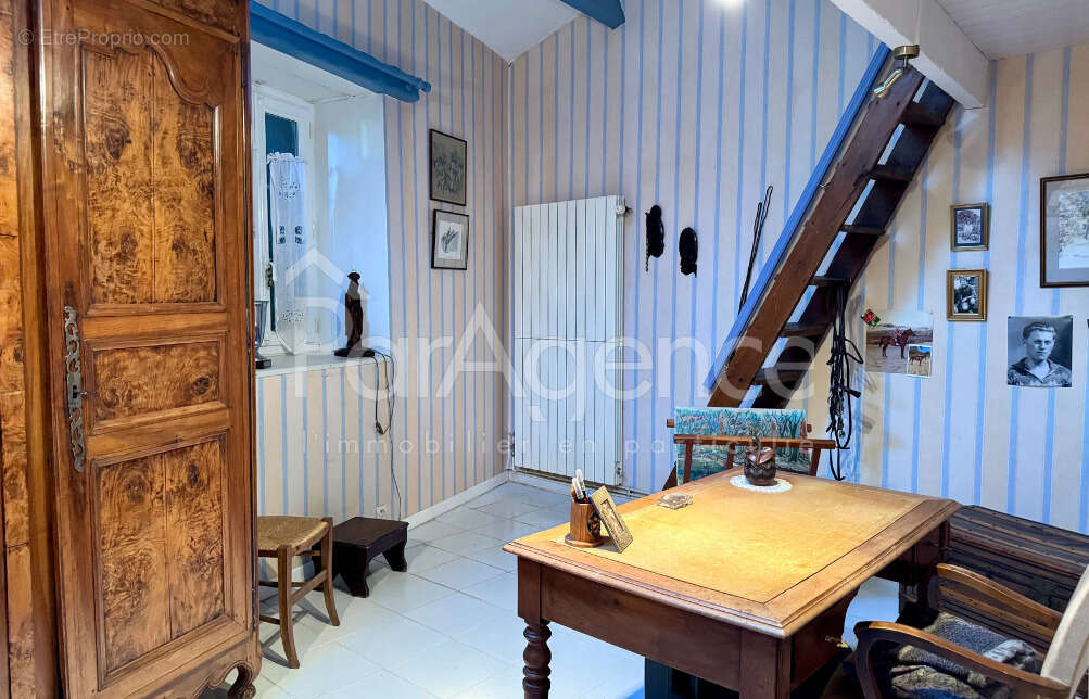 Maison à CHAILLEVETTE