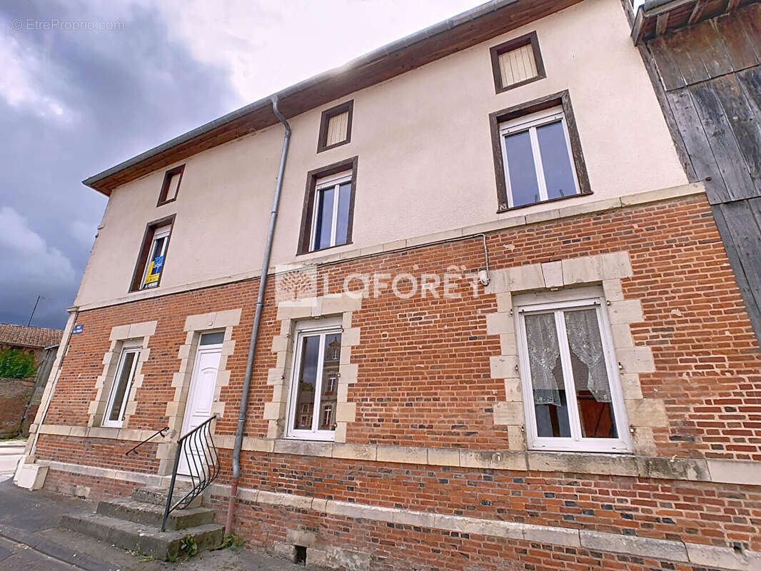 Maison à LA NEUVILLE-AU-PONT